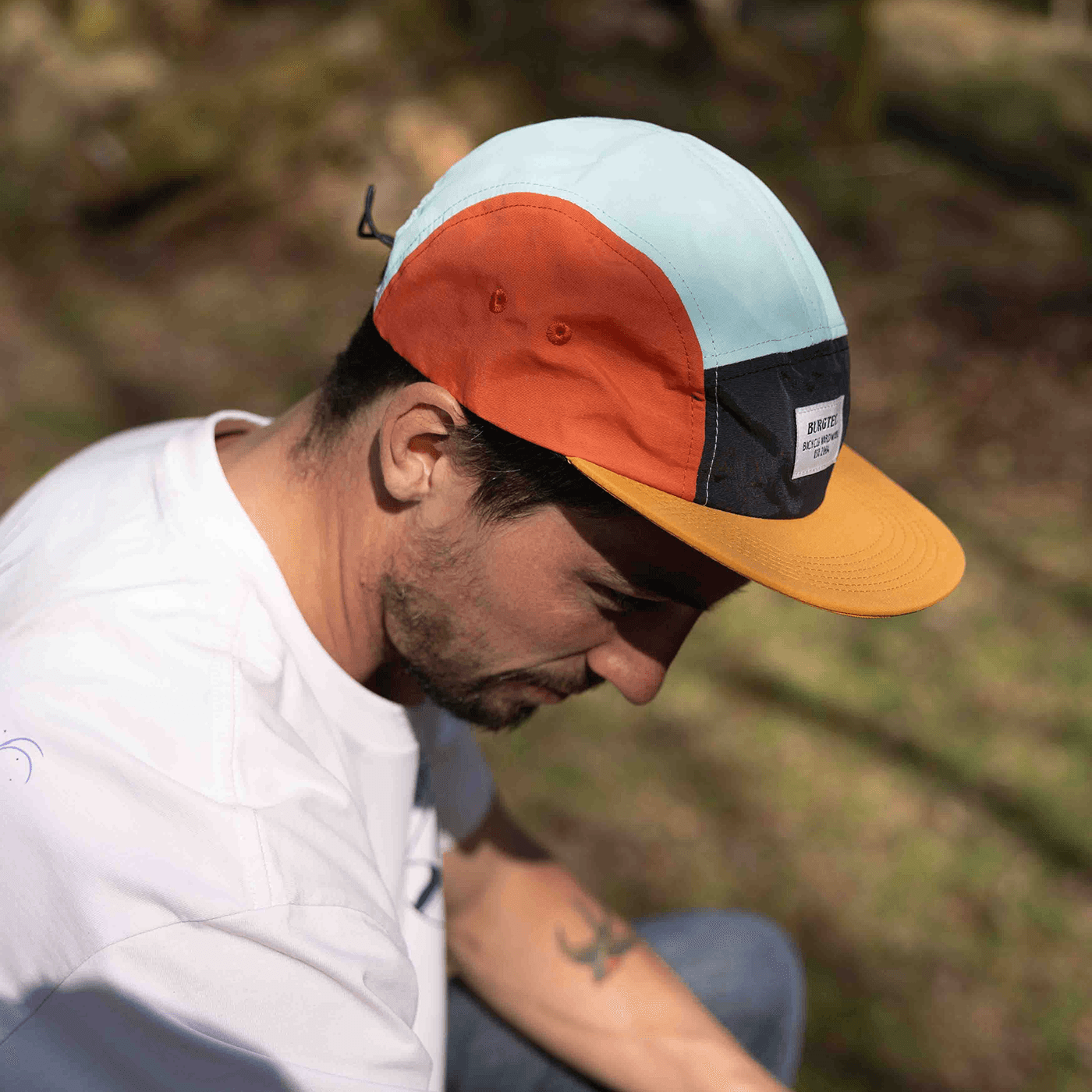Czapka z daszkiem BURGTEC ARCADE FIVE PANEL w kolorze musztardowym