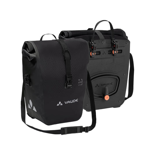 Para czarnych toreb bagażowych VAUDE AQUA FRONT 28 L