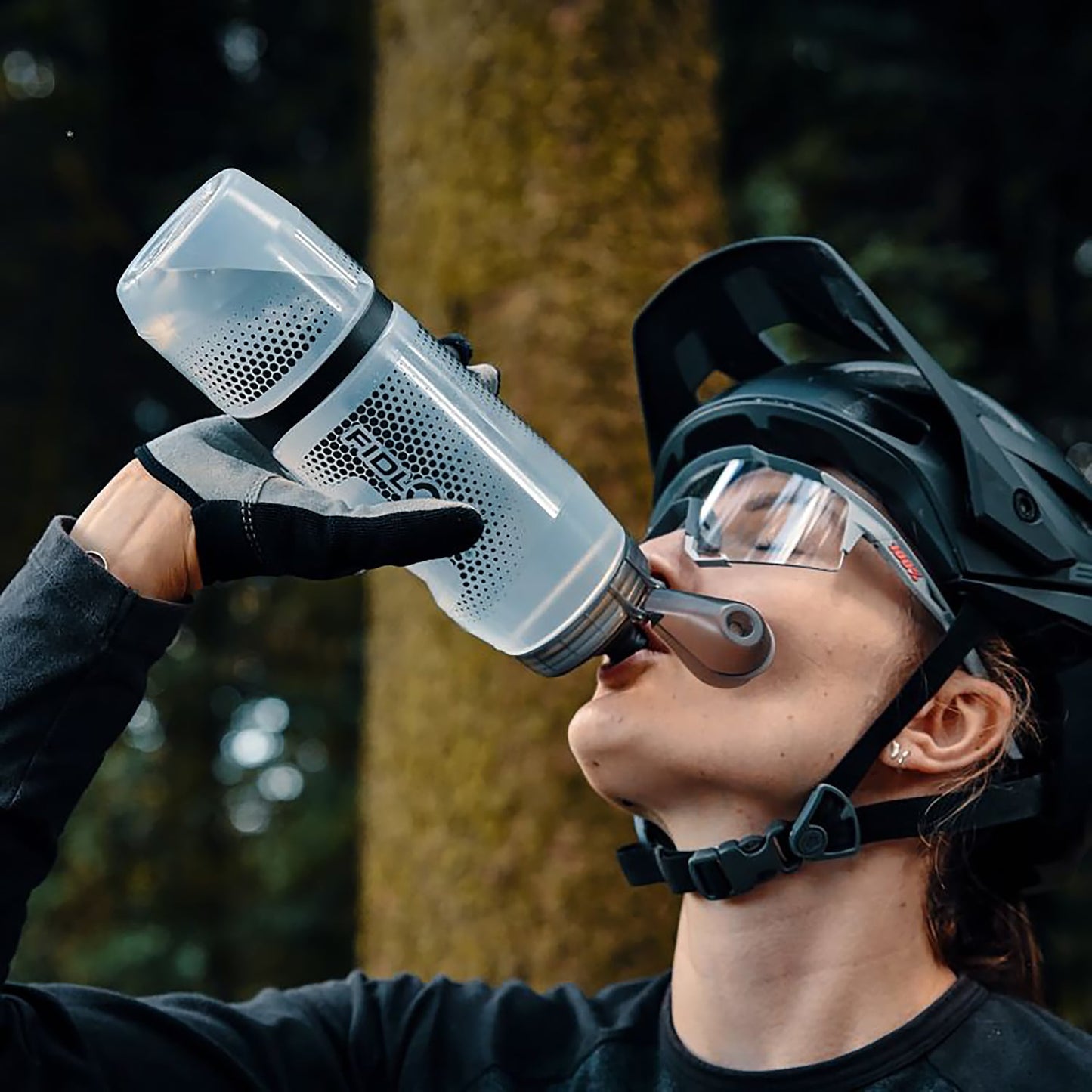 Láhev FIDLOCK TWIST s magnetickým páskem (800 ml), průhledná