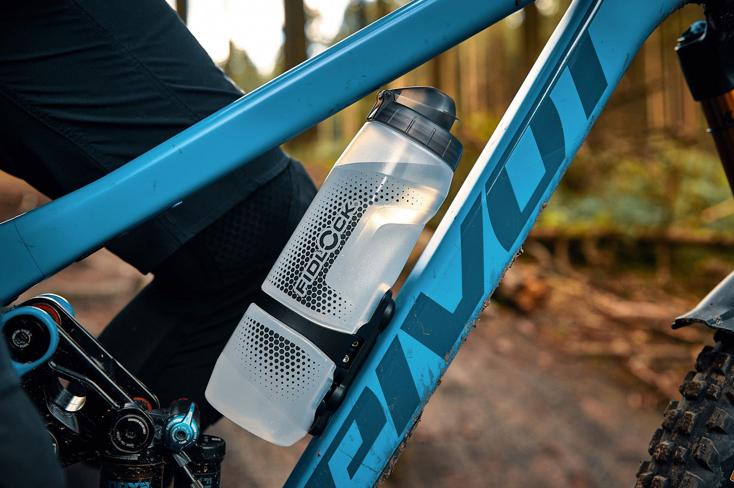 Flask- och flaskhållarsats FIDLOCK TWIST BIKE BASE 800 ml Transparent