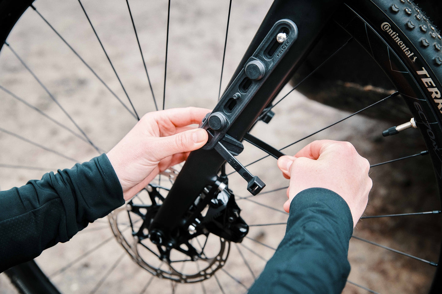 FIDLOCK TWIST VARIO BAS Magnetiskt och mekaniskt stöd för flera ändamål Svart