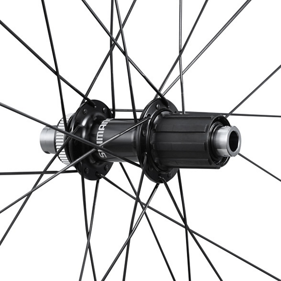 Para kół SHIMANO RS710-C46 przystosowanych do zastosowania bezdętkowego (centralna blokada)