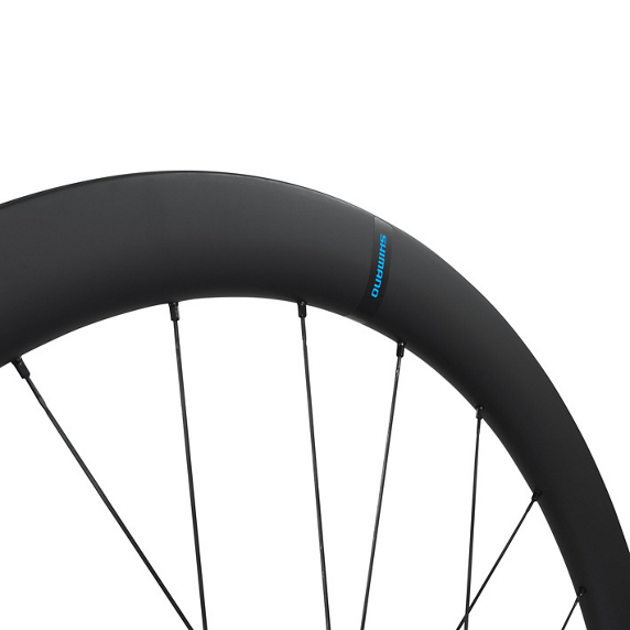 Para kół SHIMANO RS710-C46 przystosowanych do zastosowania bezdętkowego (centralna blokada)