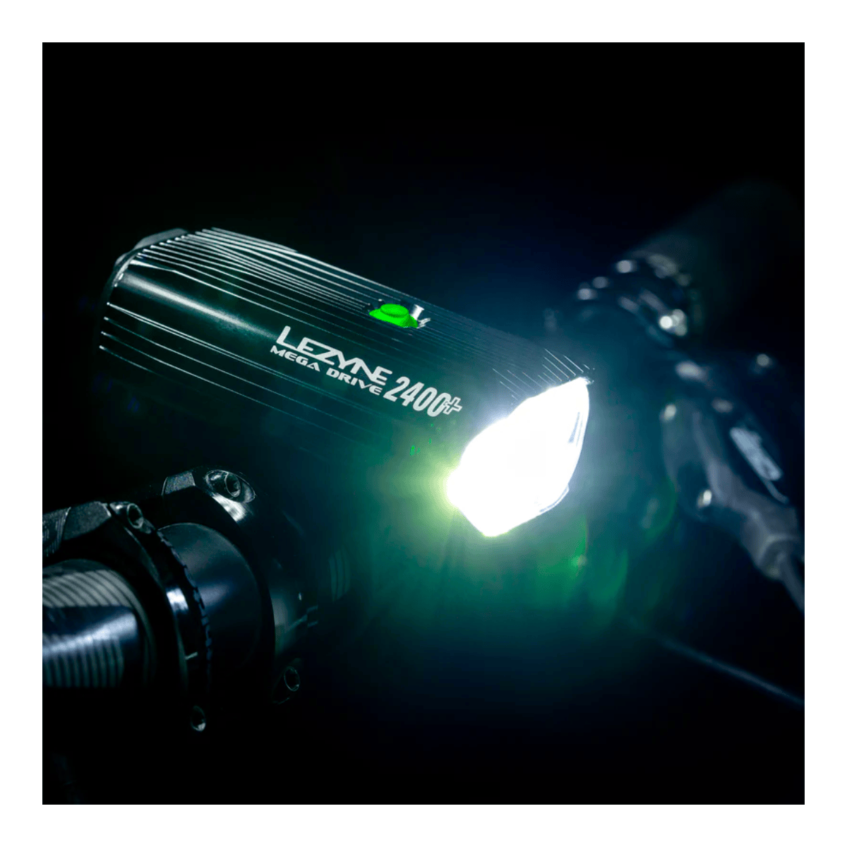LEZYNE MEGA DRIVE 2400+ Přední světlo černé