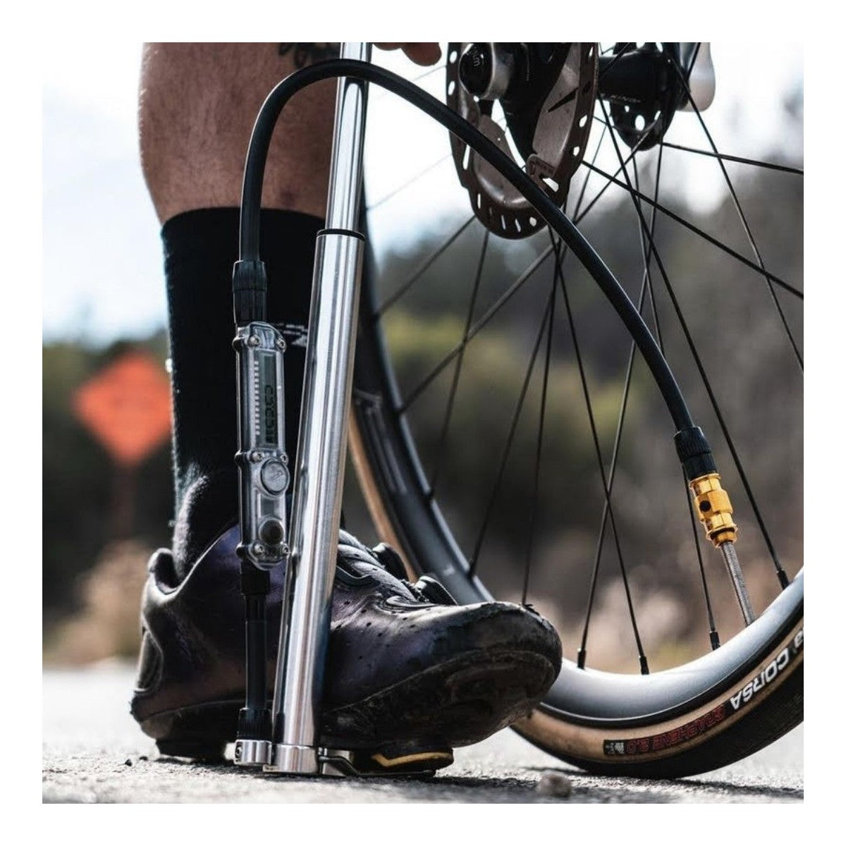 LEZYNE MICRO FLOOR DRIVE DIGITAL HPG Kompakt fodpumpe Sølv