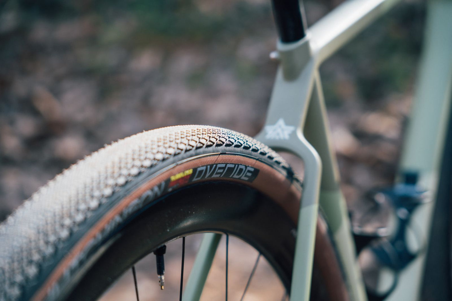 HUTCHINSON OVERIDE 700x40c Hardskin Tubeless Ready Black/Beige dæk
