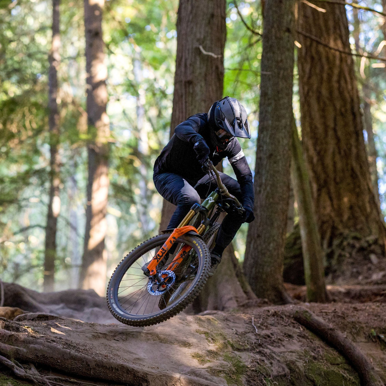 Bell FULL-10 MIPS SPHERICAL MTB přilba černá