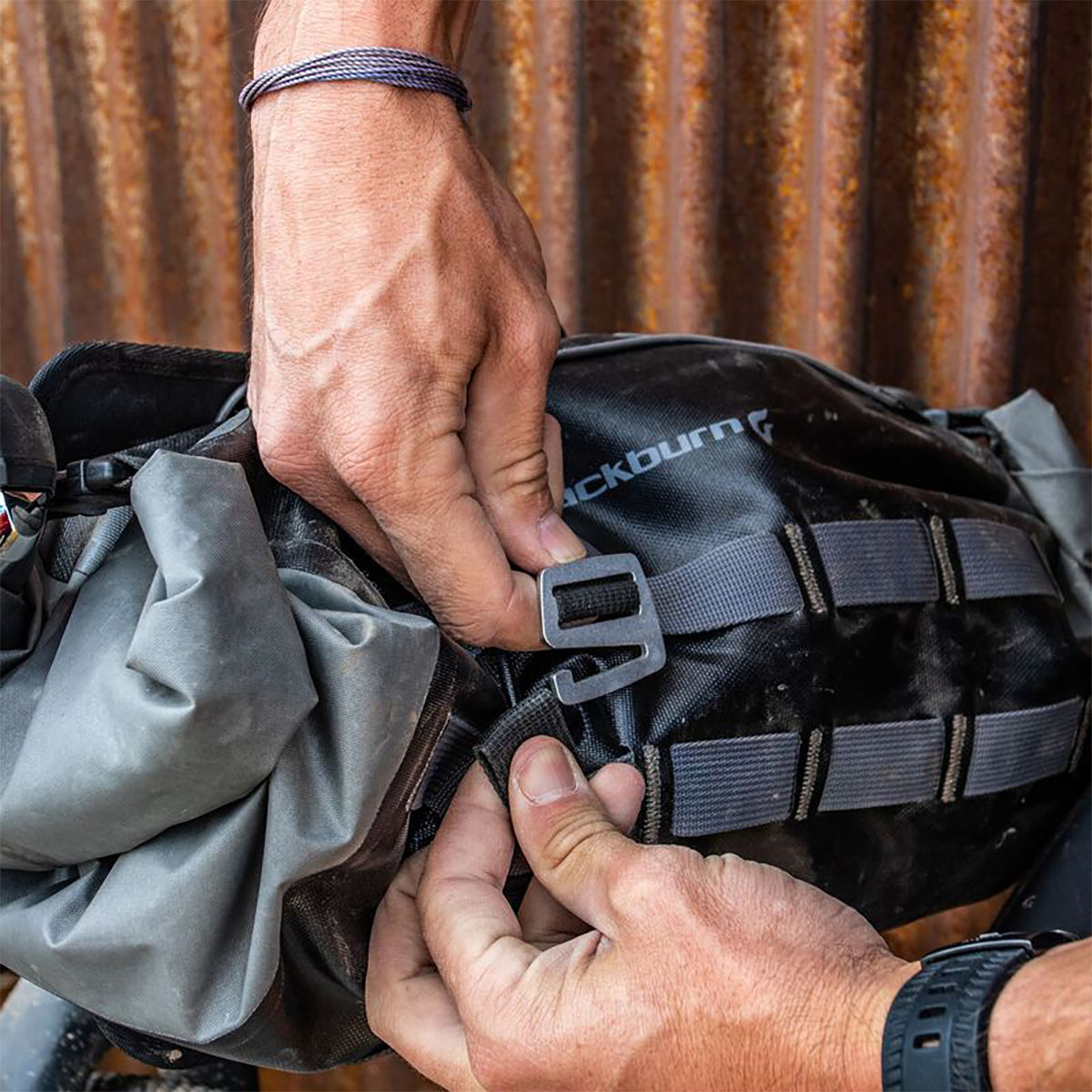 BLACKBURN OUTPOST ELITE HB ROLL 14 L Brašna na řídítka černá