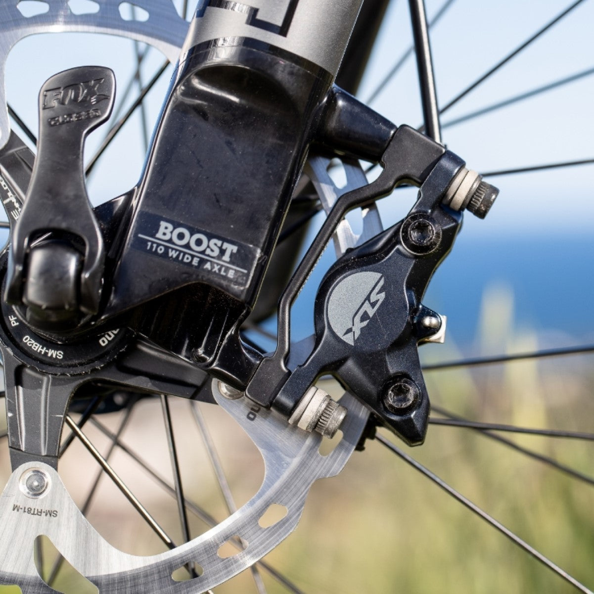 Zacisk hamulcowy SHIMANO SLX M7100 szary