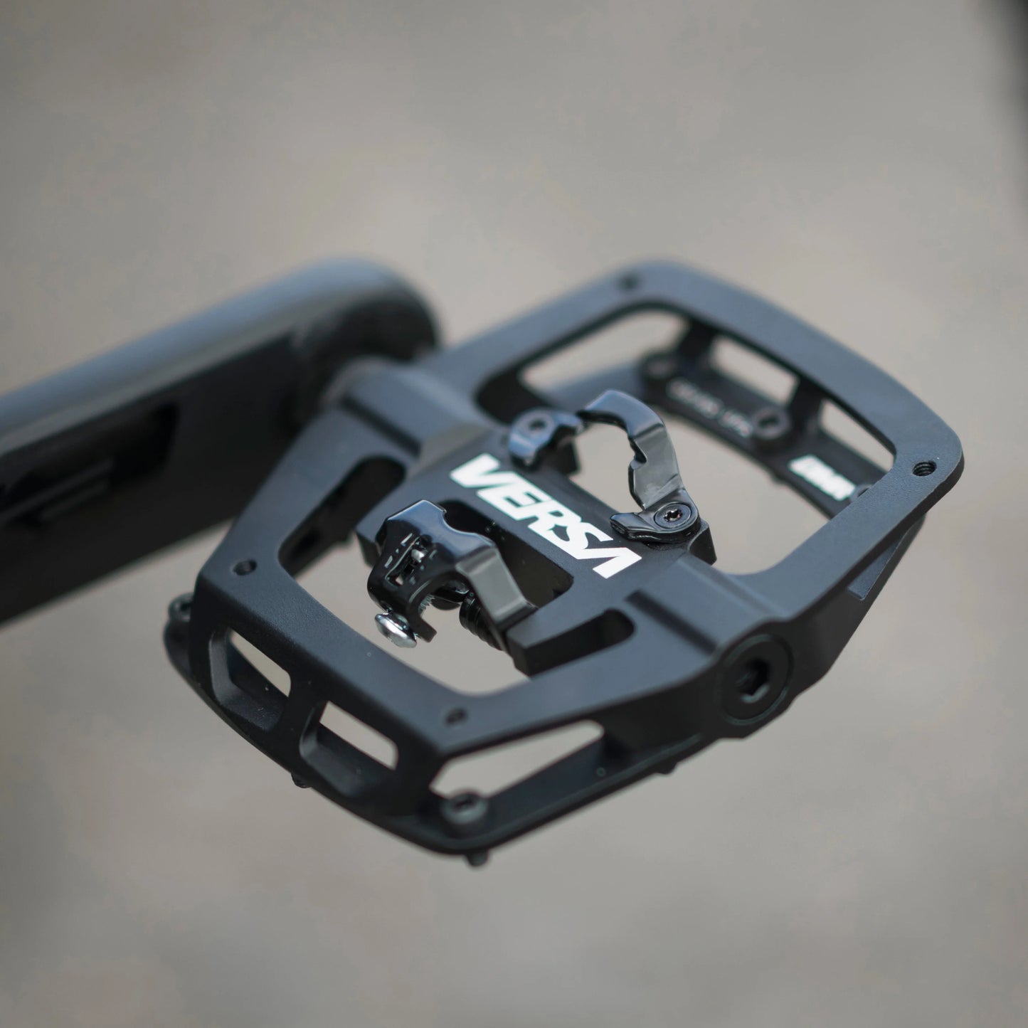 DMR VERSA Silver-pedaler