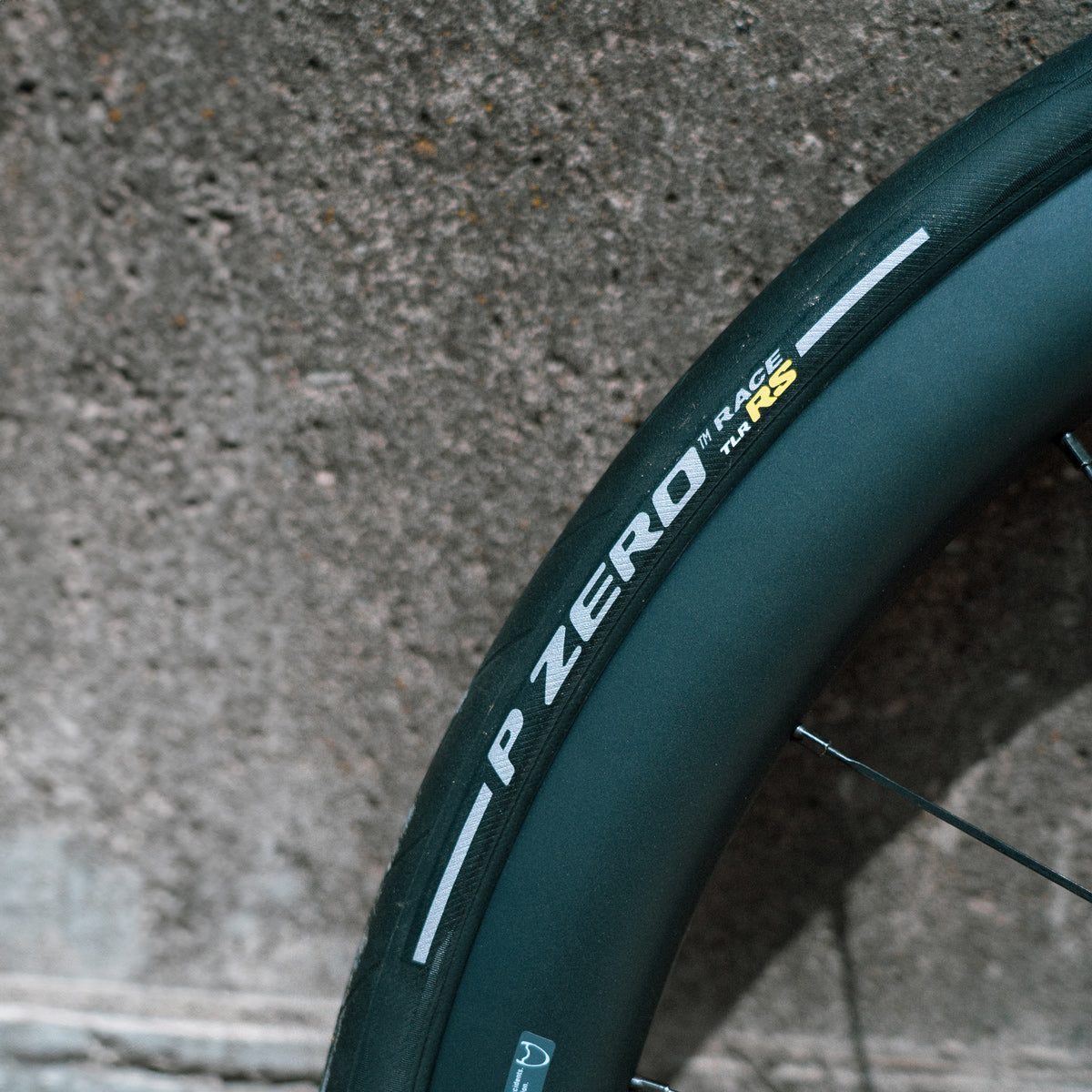 PIRELLI P ZERO RACE TLR RS 700c Tubeless Ready Black pneumatika