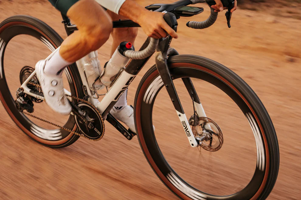 ENVE G SES 4.5 PROTubeless Ready přední kolo (Center Lock) Bílá barva