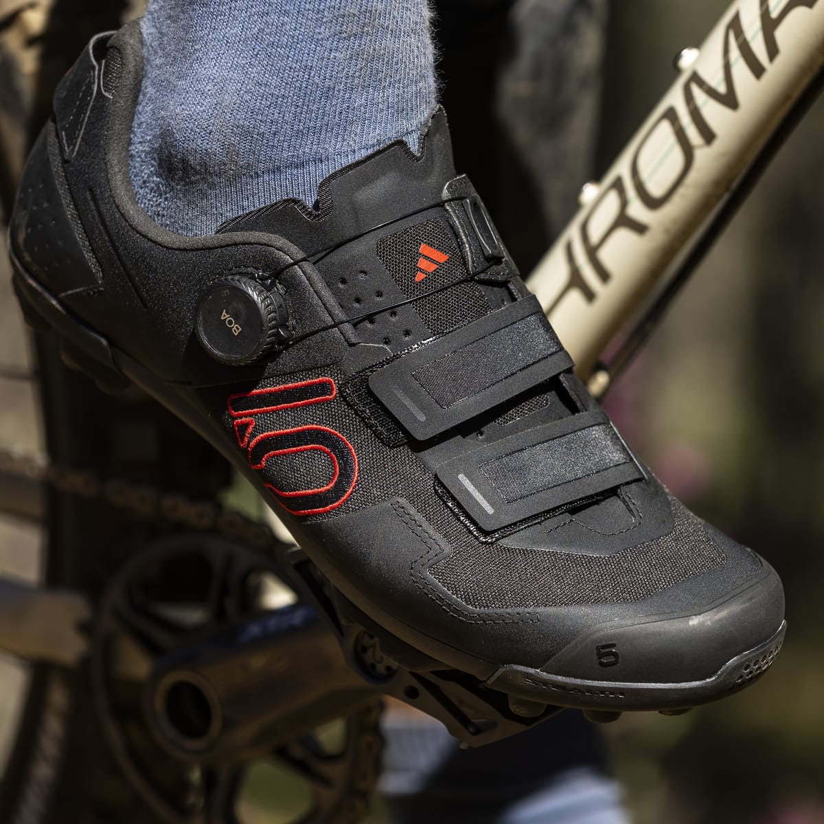 ADIDAS FIVE TEN KESTREL BOA Buty MTB czarny/czerwony 2025