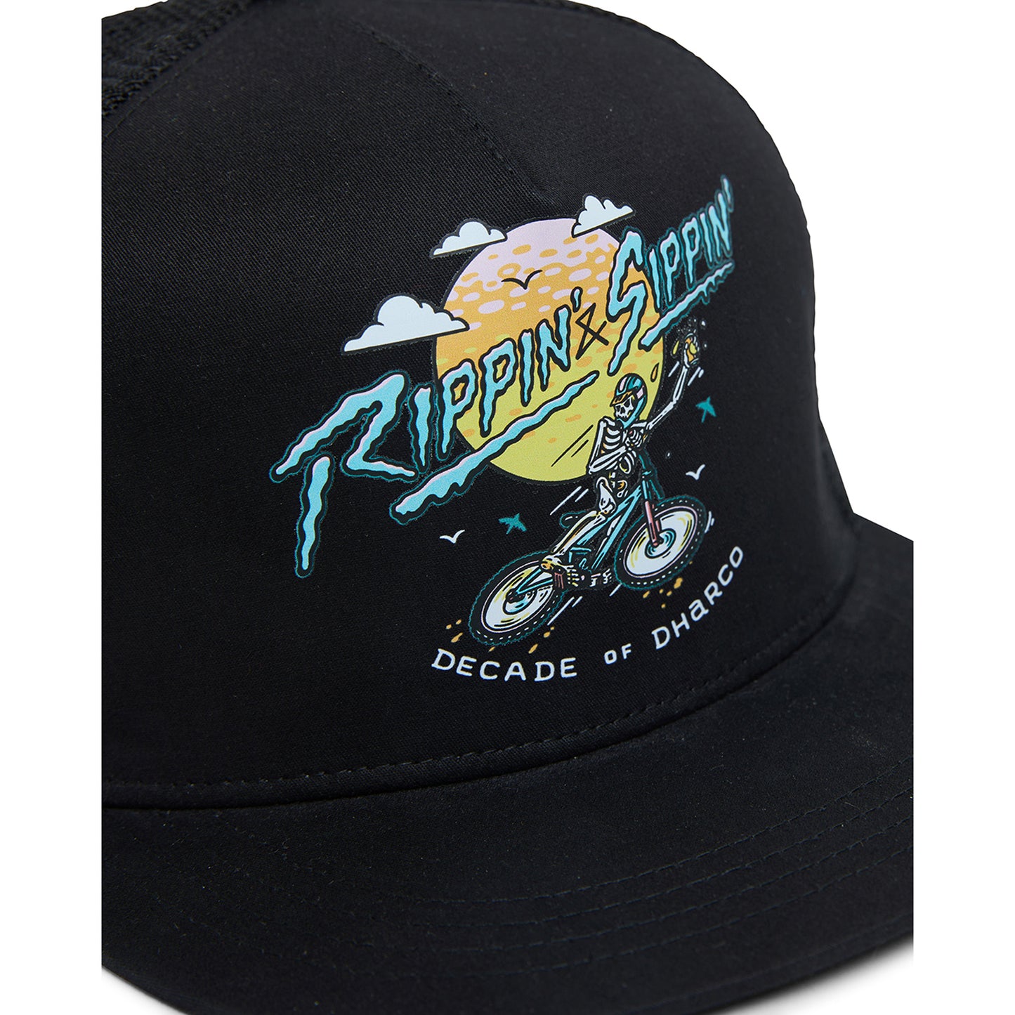 DHARCO FLAT BRIM TRUCKER RIPPIN AND SIPPIN Cap czarny