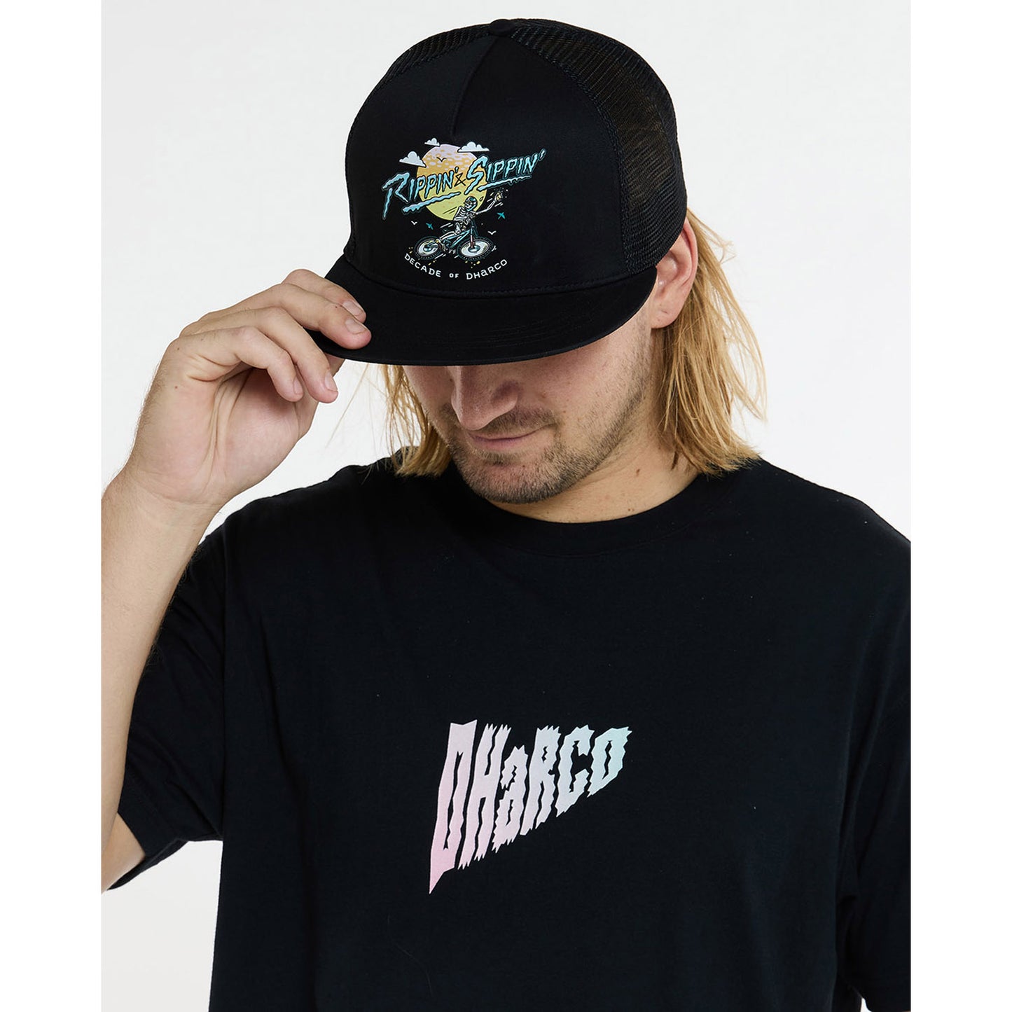 DHARCO FLAT BRIM TRUCKER RIPPIN AND SIPPIN Cap czarny