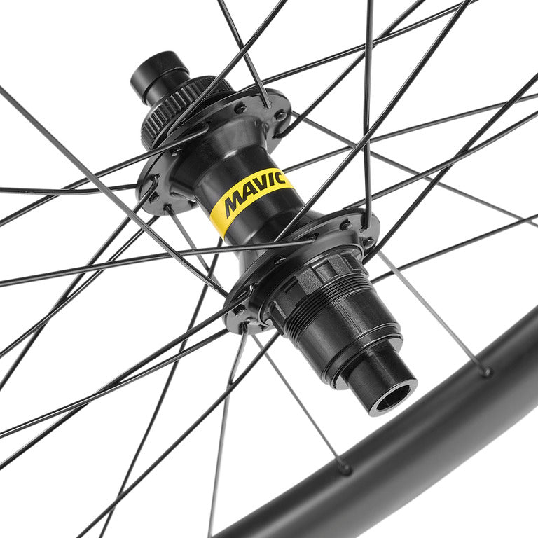Para kół MAVIC ALLROAD S CARBON DISC przystosowanych do jazdy bezdętkowej (centralna blokada)