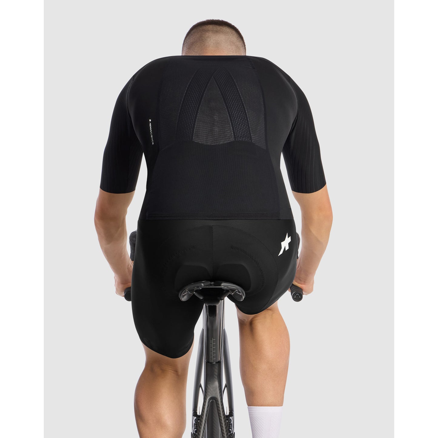 ASSOS EQUIPE RS S11 Jacka i svart serie