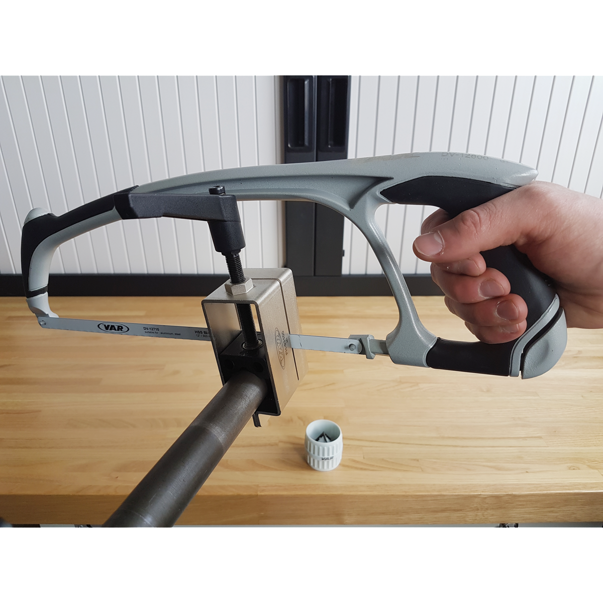 Profesionální ruční pila VAR DV-12800