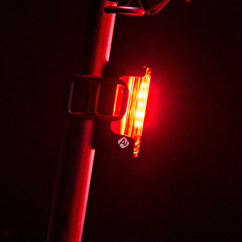 Zadní světlo LEZYNE STRIP PRO Ai ALERT 400+