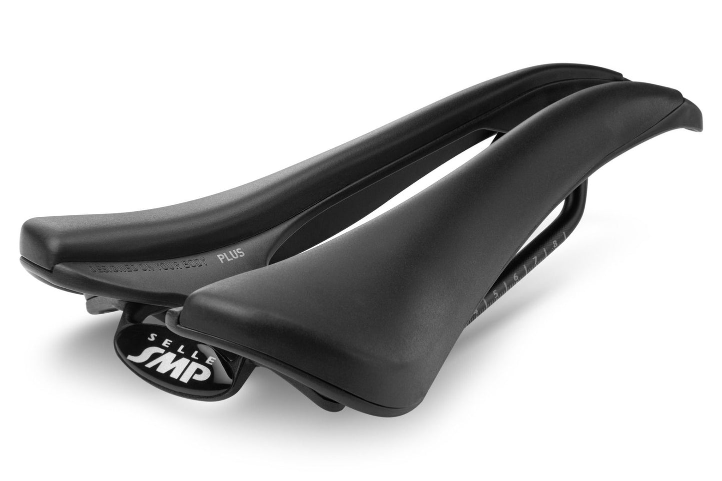 SMP EVO PLUS sadel 140 mm bred Svarta skenor i rostfritt stål