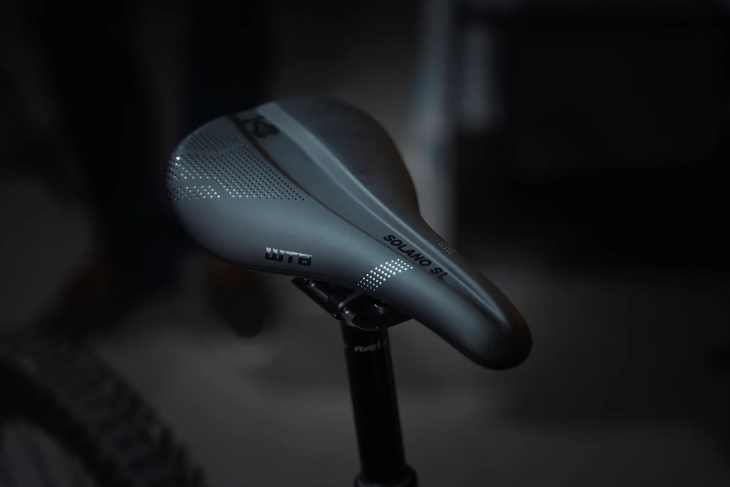 WTB SOLANO SL sedlo 157mm titanové lišty černé