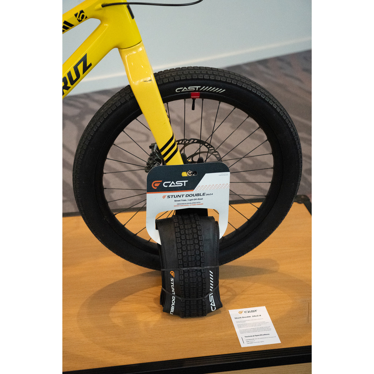 Pneumatika CAST STUNT DOUBLE 24x2.40 Tubeless Ready Black