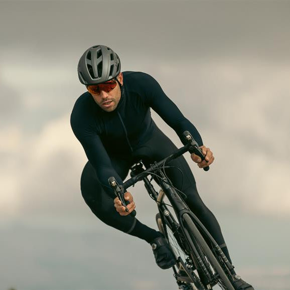 LAZER STRADA KINETICORE titanium landevejshjelm