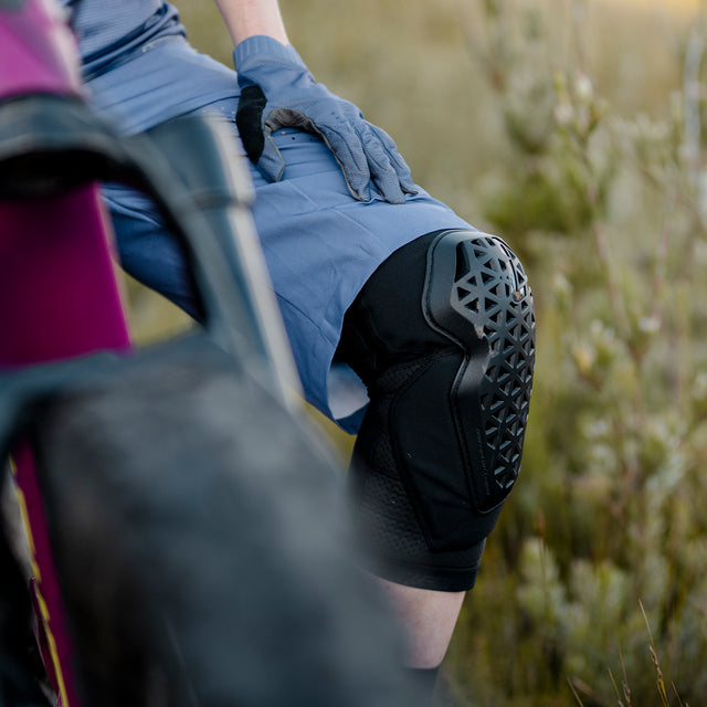 Nakolanniki LEATT FLEXMESH czarne