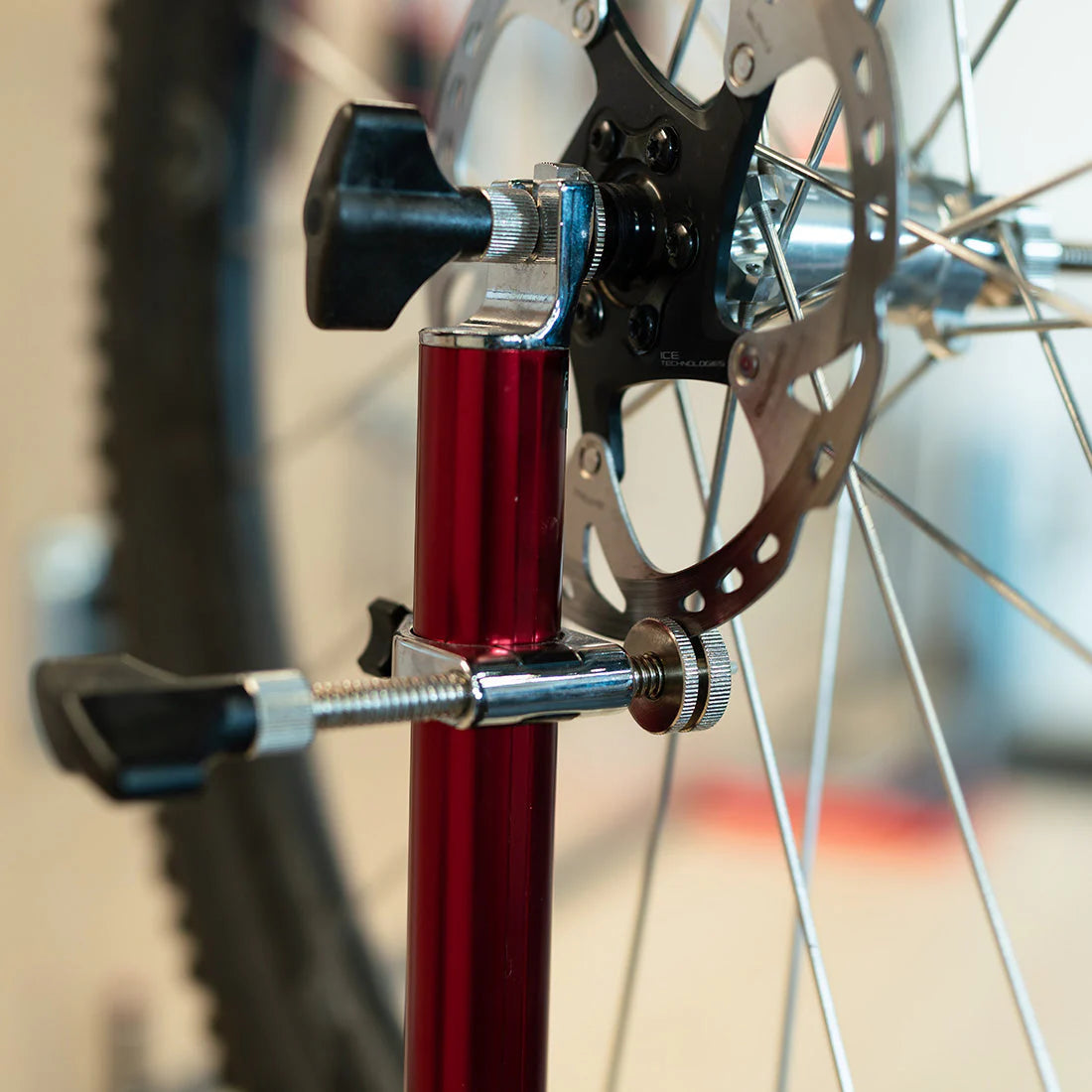 Pro FEEDBACK Truing Stand med axeladapter