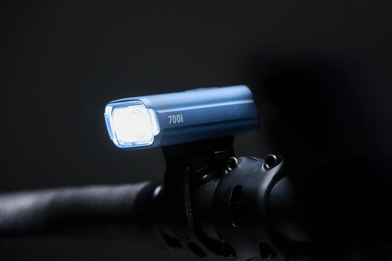 Éclairage Avant BBB NANOSTRIKE 700i Bleu