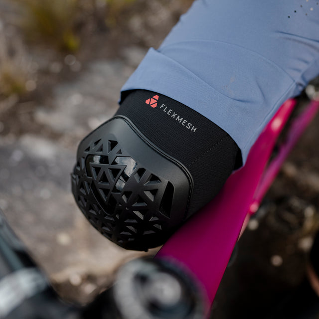 Nakolanniki LEATT FLEXMESH czarne