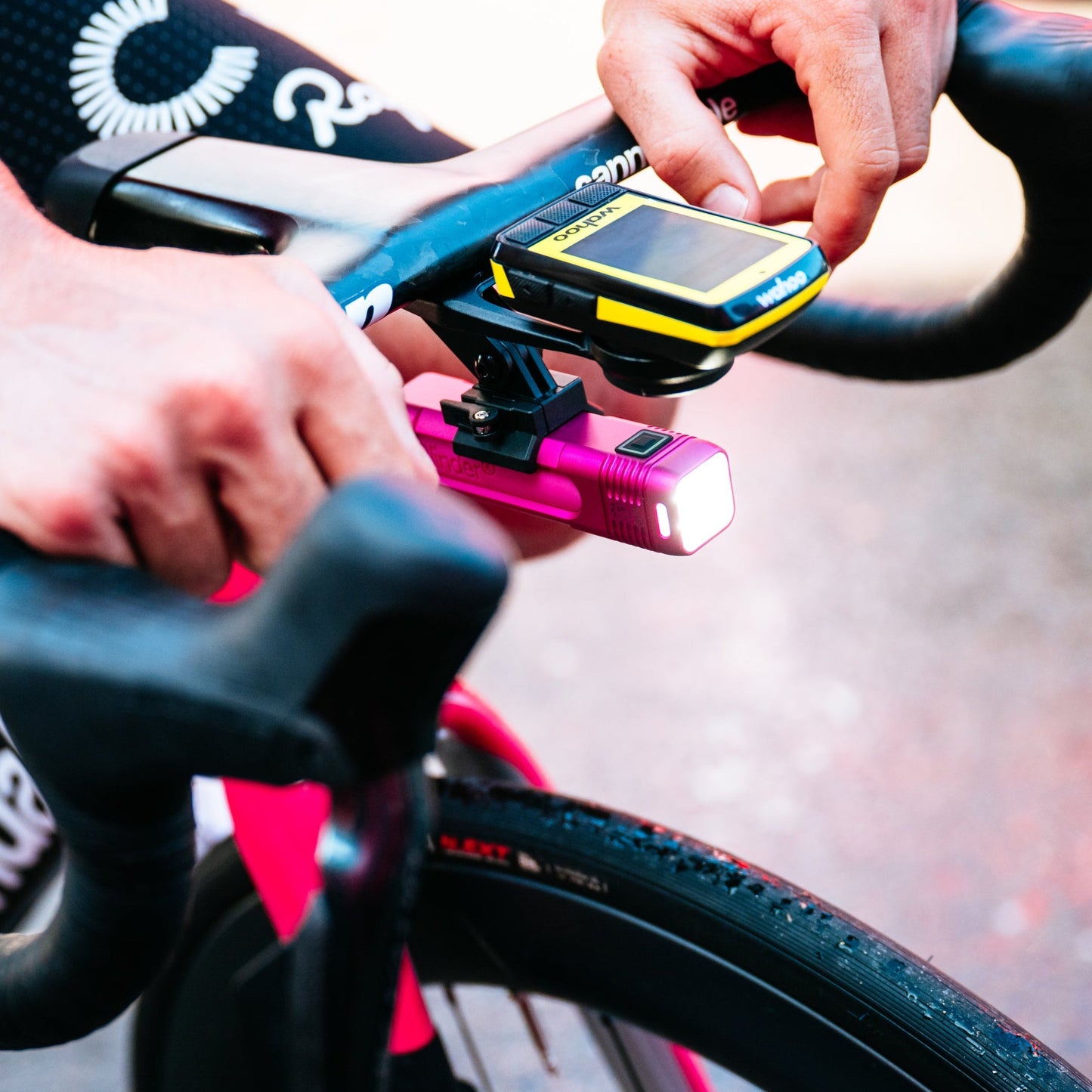 KNOG BLINDER PRO 900 Pink forlygte - E.F. Pro Cycling Limited Edition