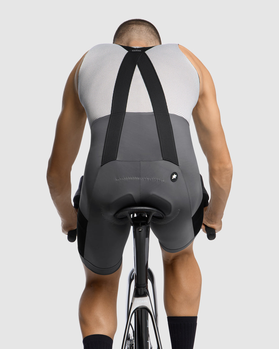 ASSOS TACTICA KIESKAFER GRAVEL T5 spodenki na szelkach szary