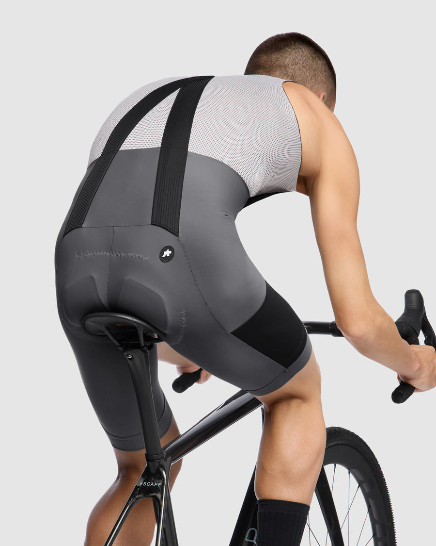 ASSOS TACTICA KIESKAFER GRAVEL T5 spodenki na szelkach szary