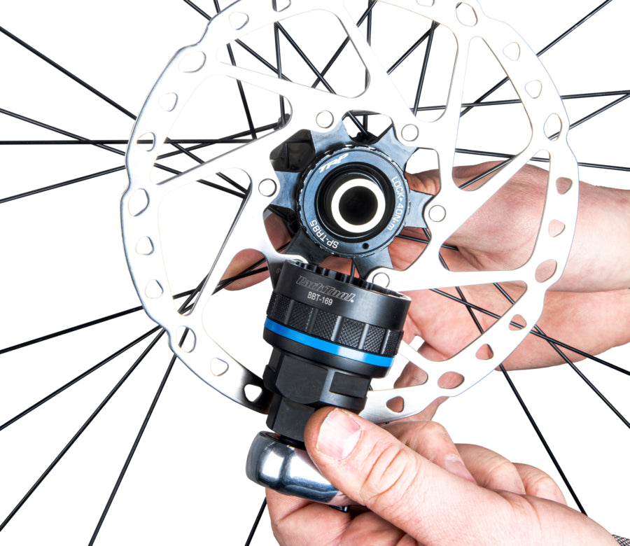 Park Tool BBT-169 installé sur une bague de disque frein Center Lock