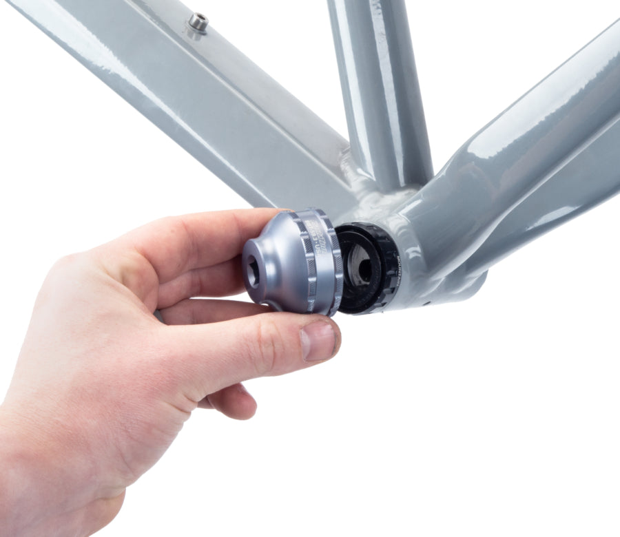 Park Tool BBT-59.3 inséré sur une cuvette extérieure
