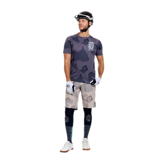 Spodenki TROY LEE DESIGNS SKYLINE PRO FLOW CAMO Pumice z wkładką BN3TH