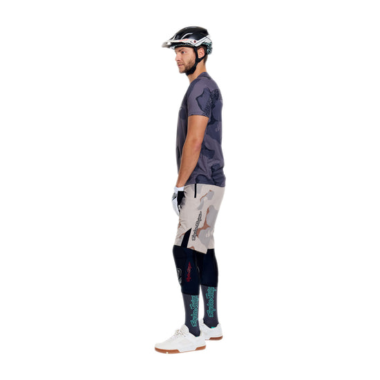 Spodenki TROY LEE DESIGNS SKYLINE PRO FLOW CAMO Pumice z wkładką BN3TH