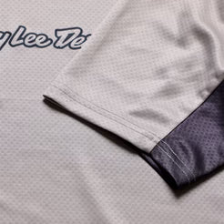 TROY LEE DESIGNS STAGE SIGNATURE Dres s krátkým rukávem světle šedý