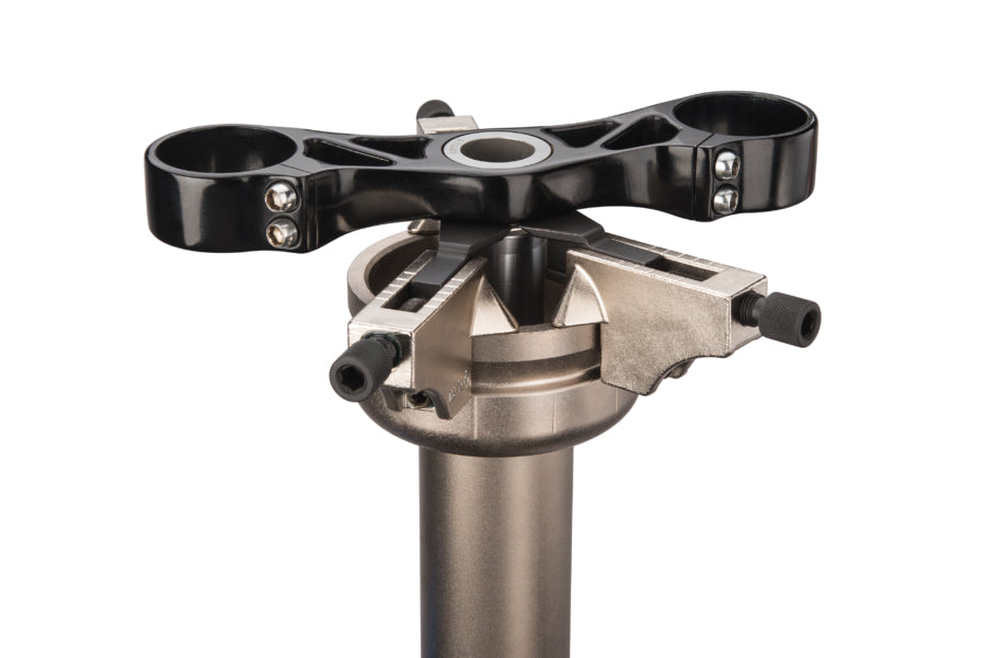Park Tool CRP-2 retirant une bague de roulement de fourche