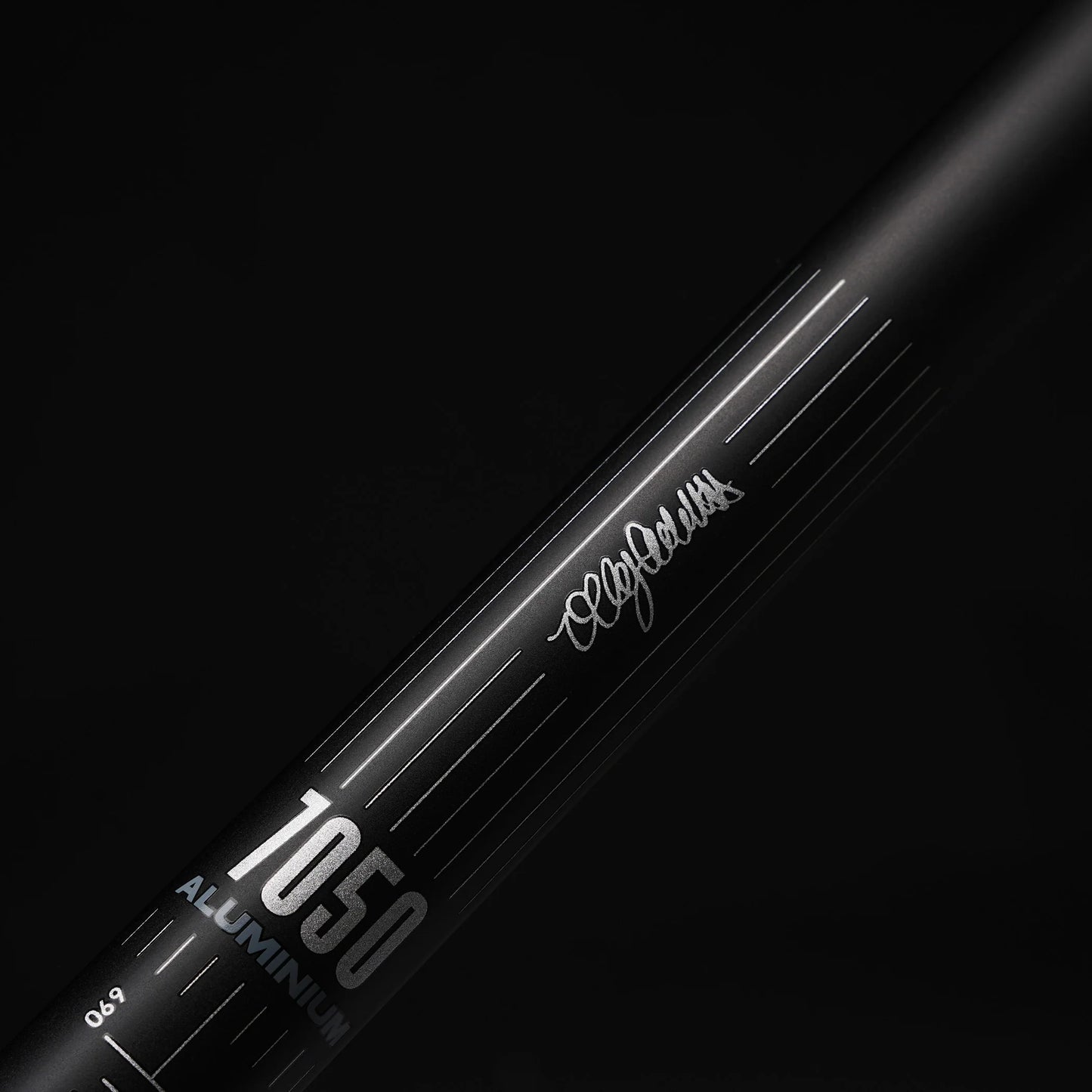 Kierownica DMR 800 VIBROCORE Rise 65 mm 780 mm czarna