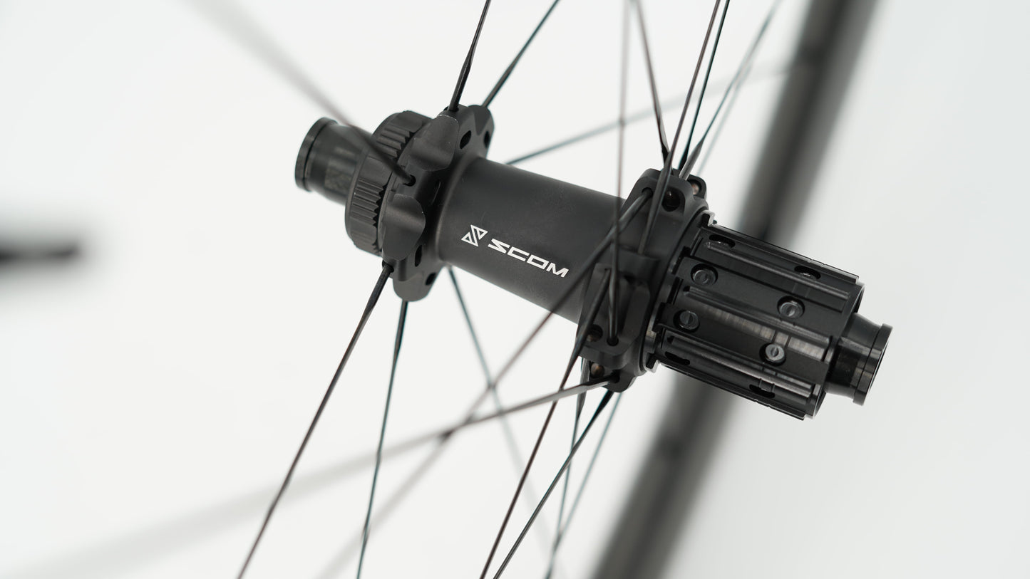 Et par SCOM EVO Tubeless Ready-hjul (Center Lock)