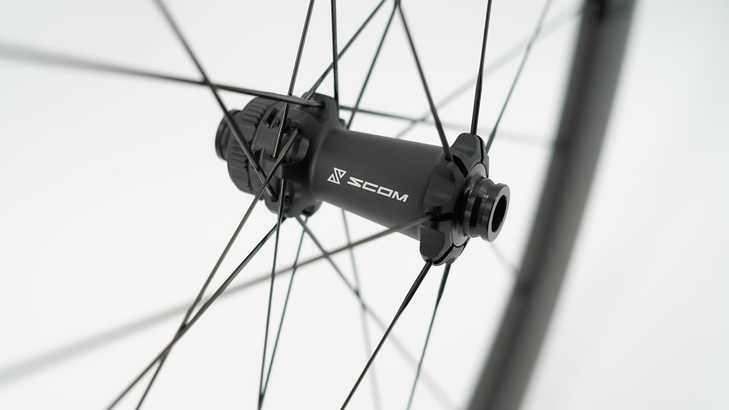 Et par SCOM EVO Tubeless Ready-hjul (Center Lock)