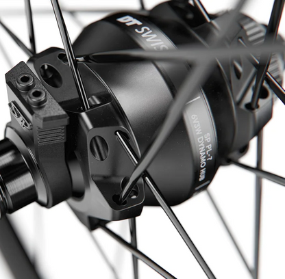 Roue Avant DT SWSISS G 1800 SPLINE 20 DISC Tubeless Ready (Center Lock) Dynamo