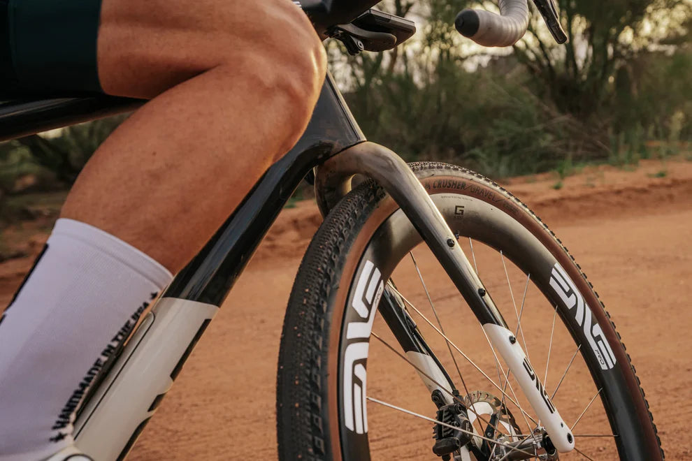 Pár kol ENVE G SES 4.5 Tubeless Ready (Center Lock) černá/bílá