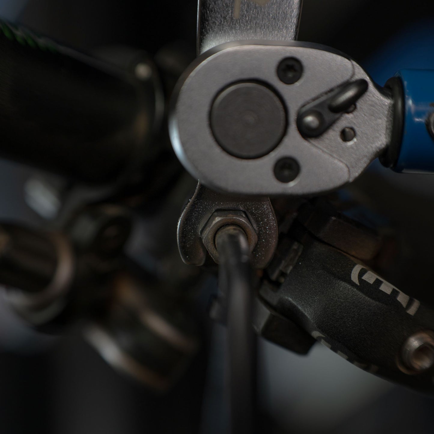 Řízený utahovací nástroj pro matice hadicových spojek PBS TOOLS