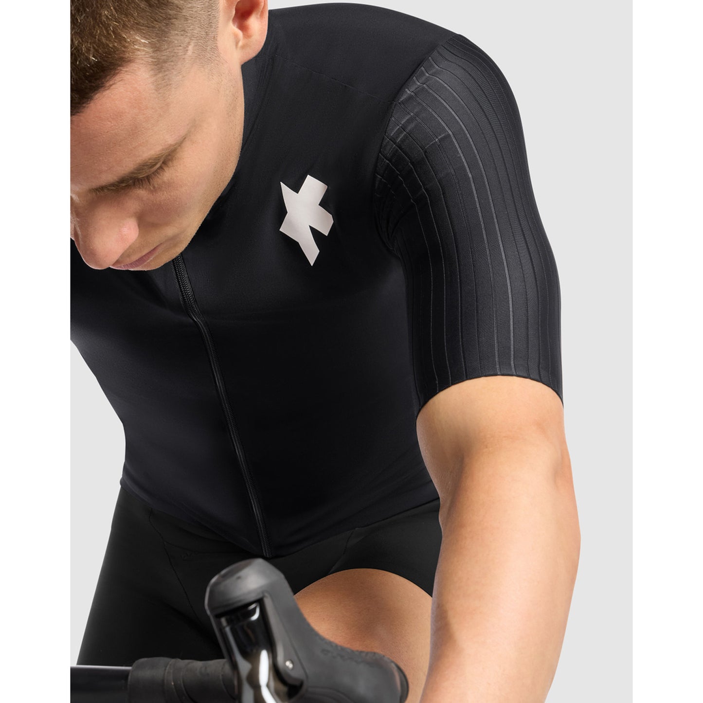 ASSOS EQUIPE RS S11 Jacka i svart serie