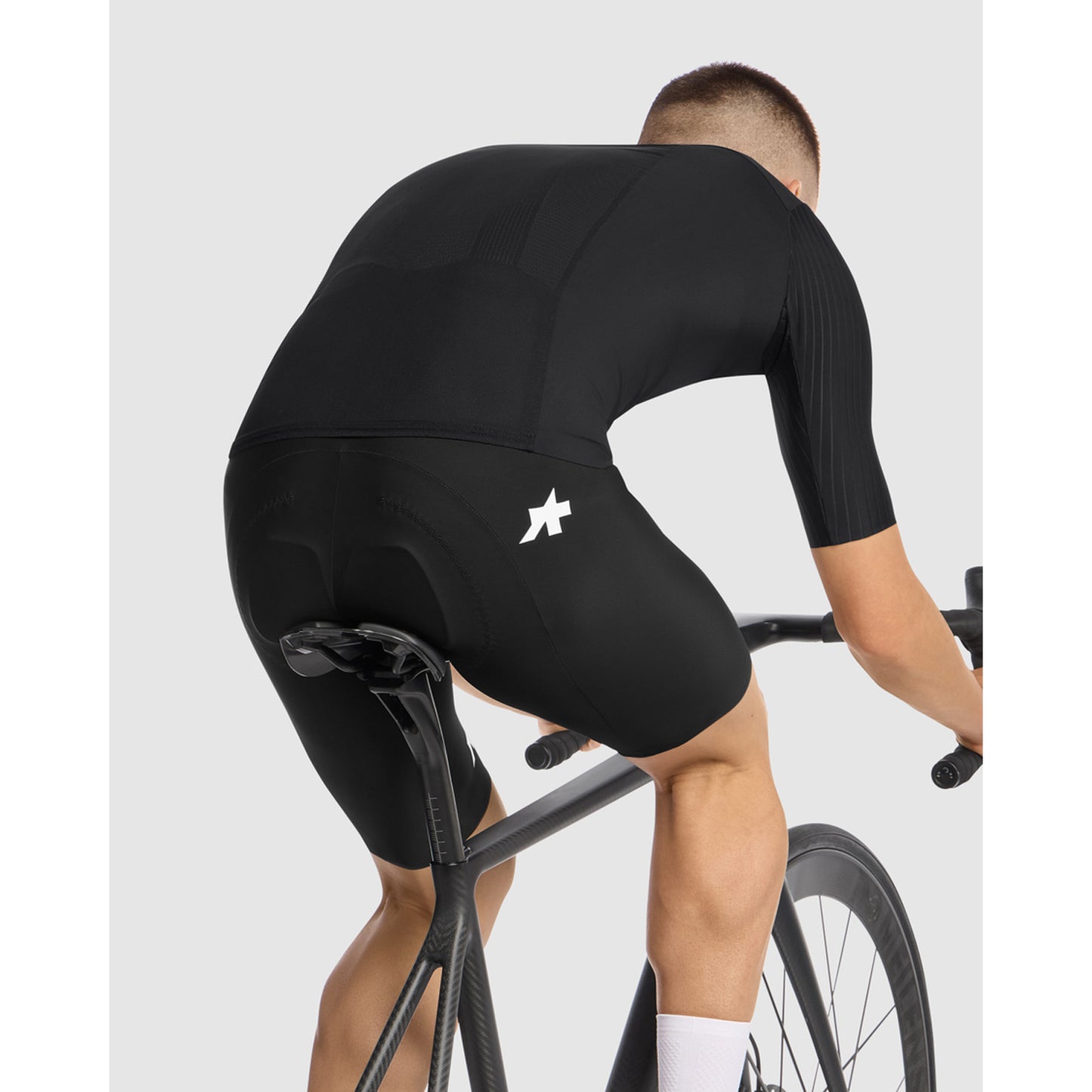 ASSOS EQUIPE RS S11 Jacka i svart serie