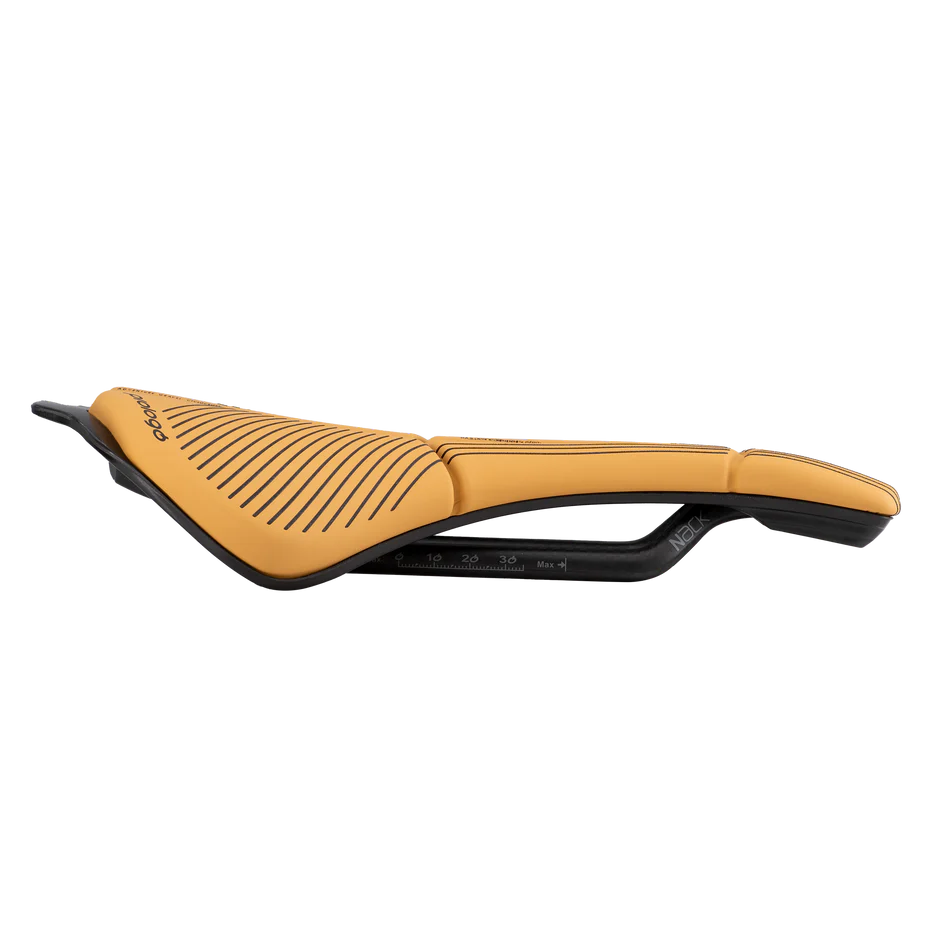 Sedlo PROLOGO SCRATCH M5 AGX PAS 147mm Rails Nack Brown
