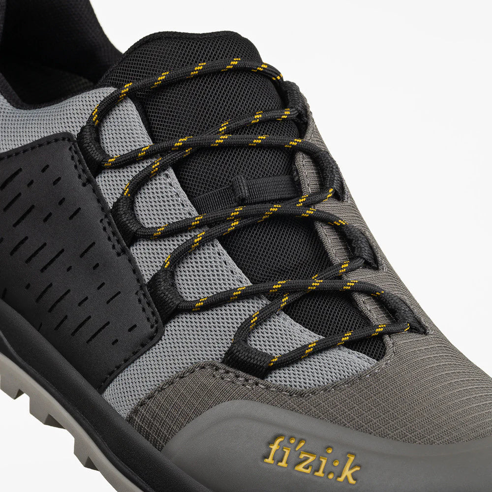Buty do kolarstwa górskiego FIZIK TERRA ERGOLACE GTX FLAT, szaro-czarne